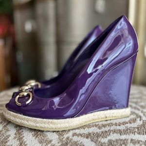 GUCCI purple wedges
